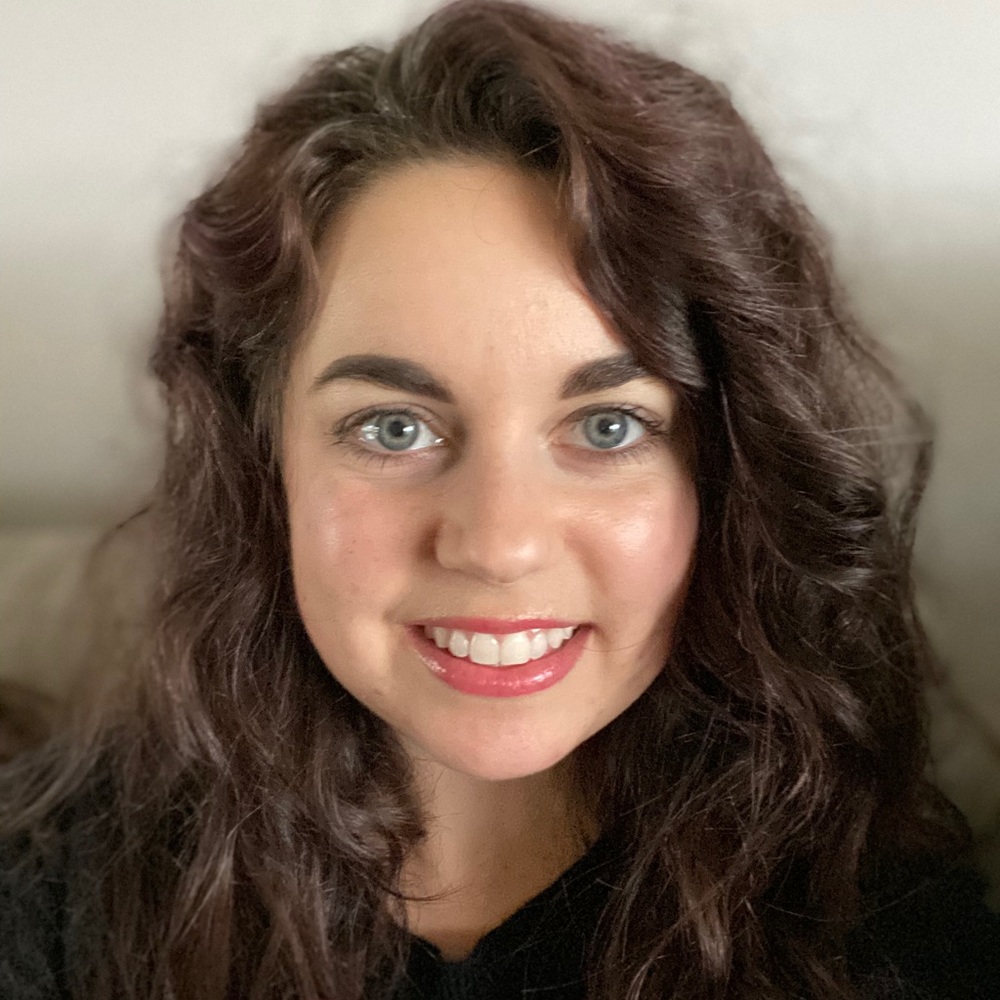 Meet your Posher, Larissa